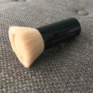 bareMinerals Beautiful Finish Brush